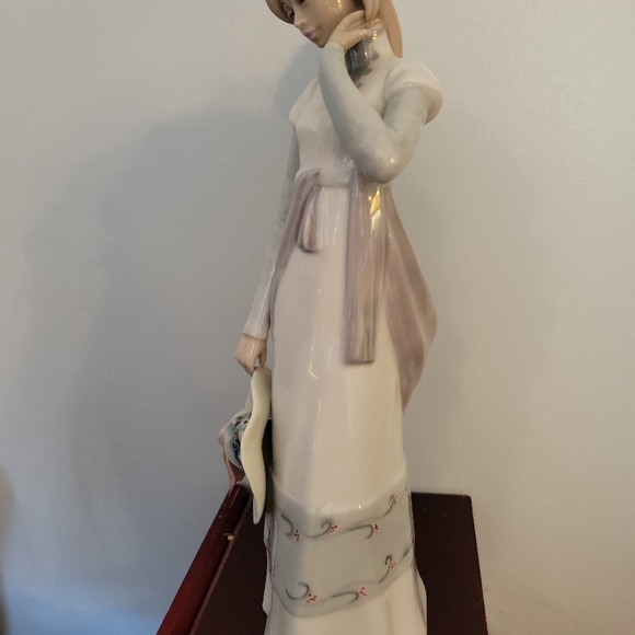Casades - Porcelain Figurine Lady With Floral Hat - 12.5” Tall - Made In Spain - Picture 2 of 11